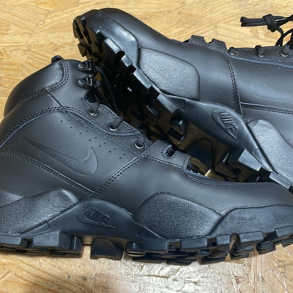 Brand new in box Nike ACG Rhyodomo in all black. Style# BQ5239-001 - Picture 5 of 6